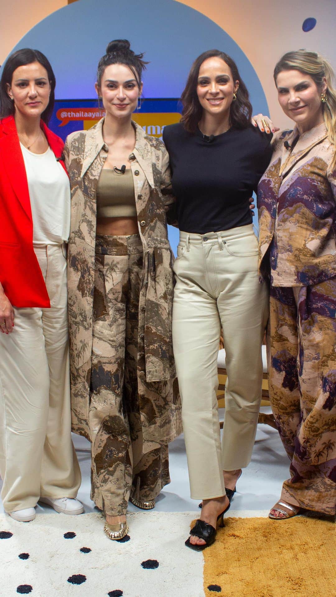 Thaila Ayalaのインスタグラム：「Um dos episódios mais difíceis e muito, muito necessário! para acolher, dar força e esperança para todas as mães de UTI, com @leticiacazarre e @coracaoparalavinia 🙏🏼 já disponível em nosso canal, link na bio!」