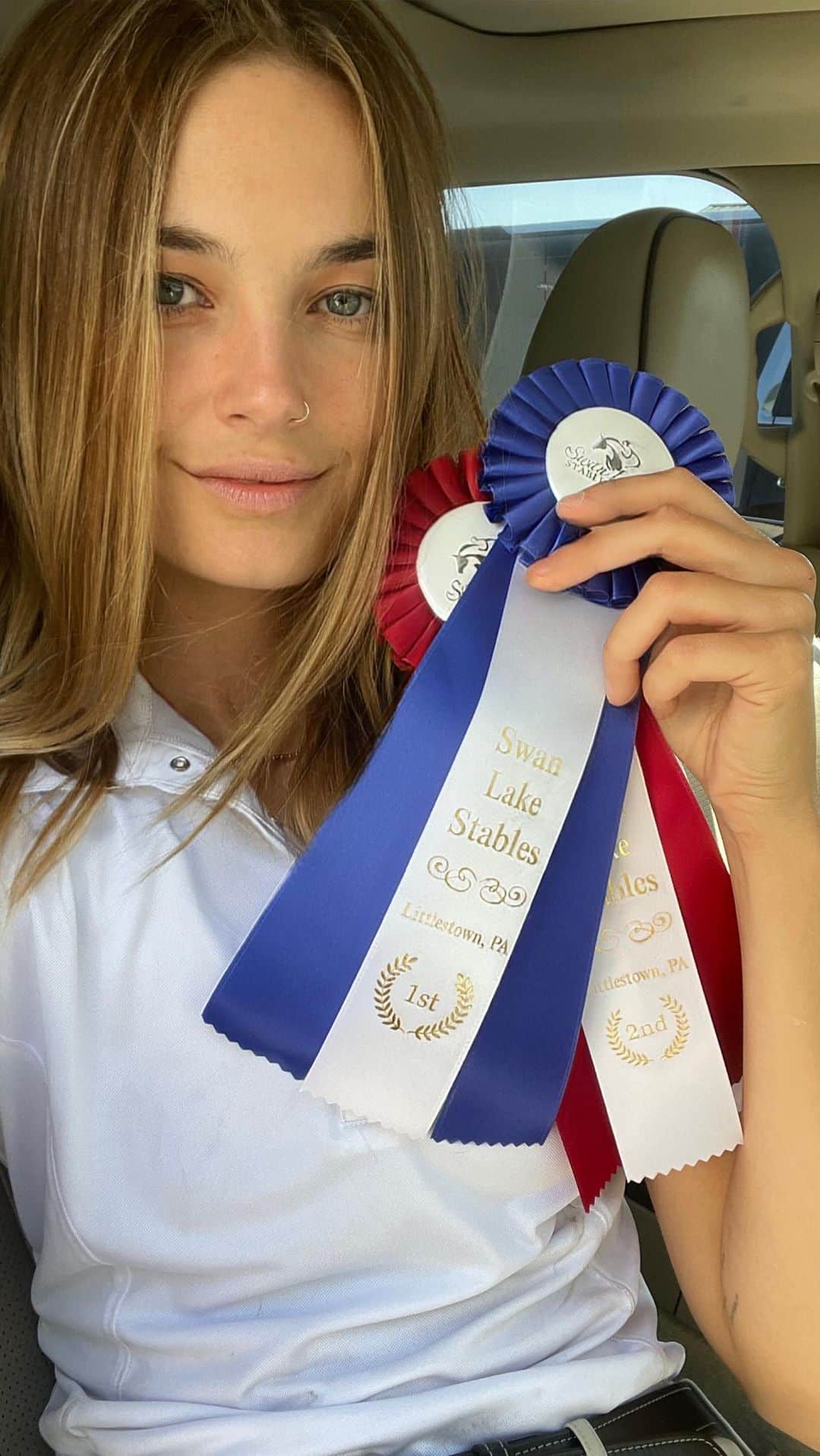 ブリジット・マルコムのインスタグラム：「1st in the speed class, 2nd in the jump off round (70cm jumpers). Four months of showing with Ru, ten months of jumping all up, and I’m beyond grateful for everything she has taught me ❤️」