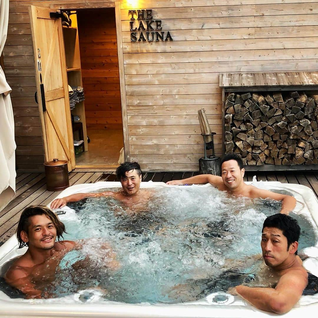 五十嵐恭雄さんのインスタグラム写真 - (五十嵐恭雄Instagram)「先日長野の野尻湖で大人の夏休み☀️サウナに地下水風呂にジャグジーにサップにウェイクサーフィンやバーベキュー、夜中の飲み会など全てが最高な別荘で凄すぎましたー！🙇色々とありがとうございました！🙏  2日間でサウナからの水風呂を２５回ほど入らせてもらいました！✍️w  #長野 #野尻湖 #サップ #サウナ #sauna  #旅 #trip #夏休み」8月22日 8時47分 - yasuo_ikarashi_