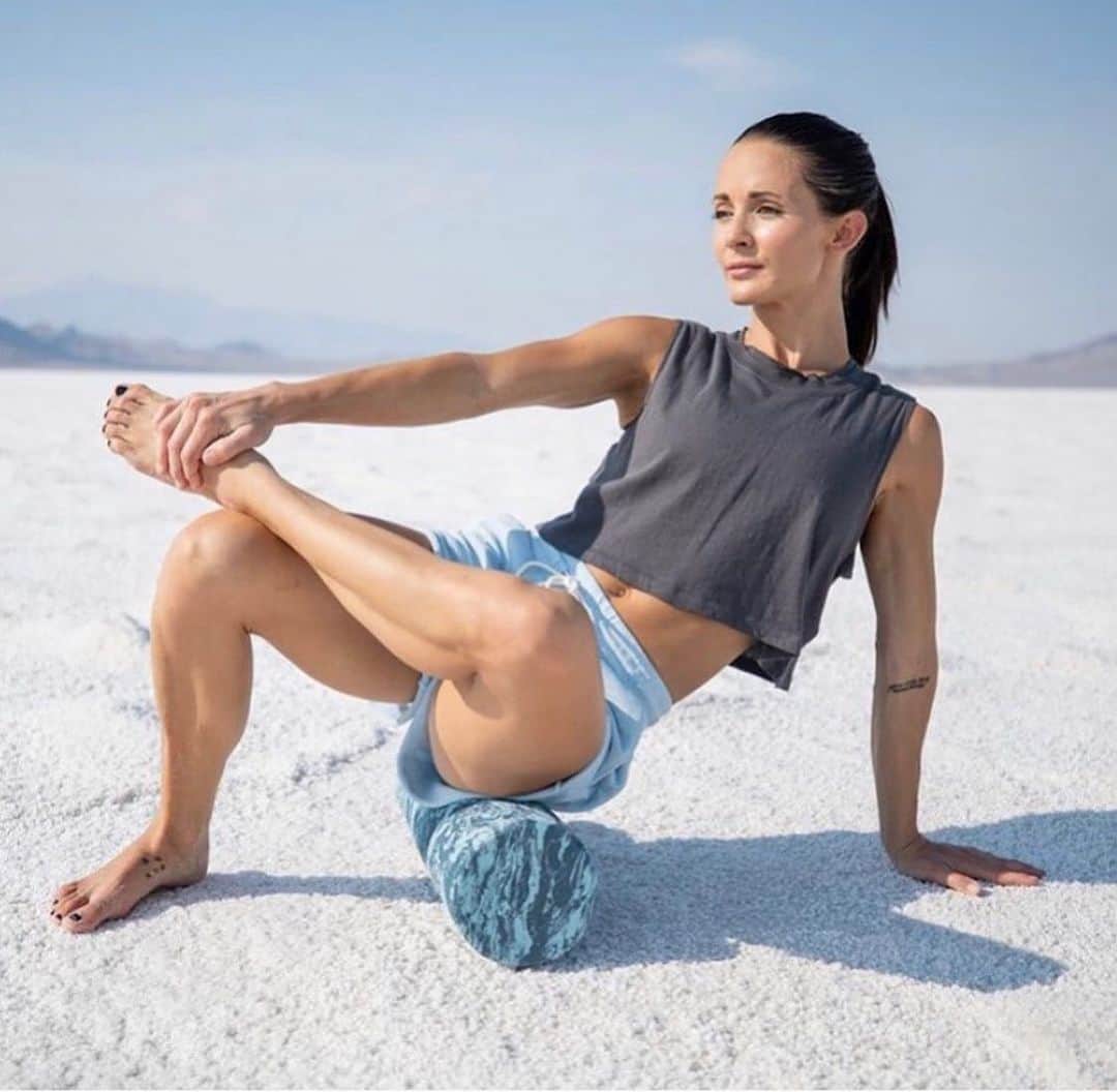 ハガーマガーのインスタグラム：「Roll out your buns! 🥖 Our firm Foam Massage Roller is a perfect for that “I need a massage” person (is it you?)  📷 Photo from our friends at @yogatoday who have some amazing foam rolling videos for you to check out.」