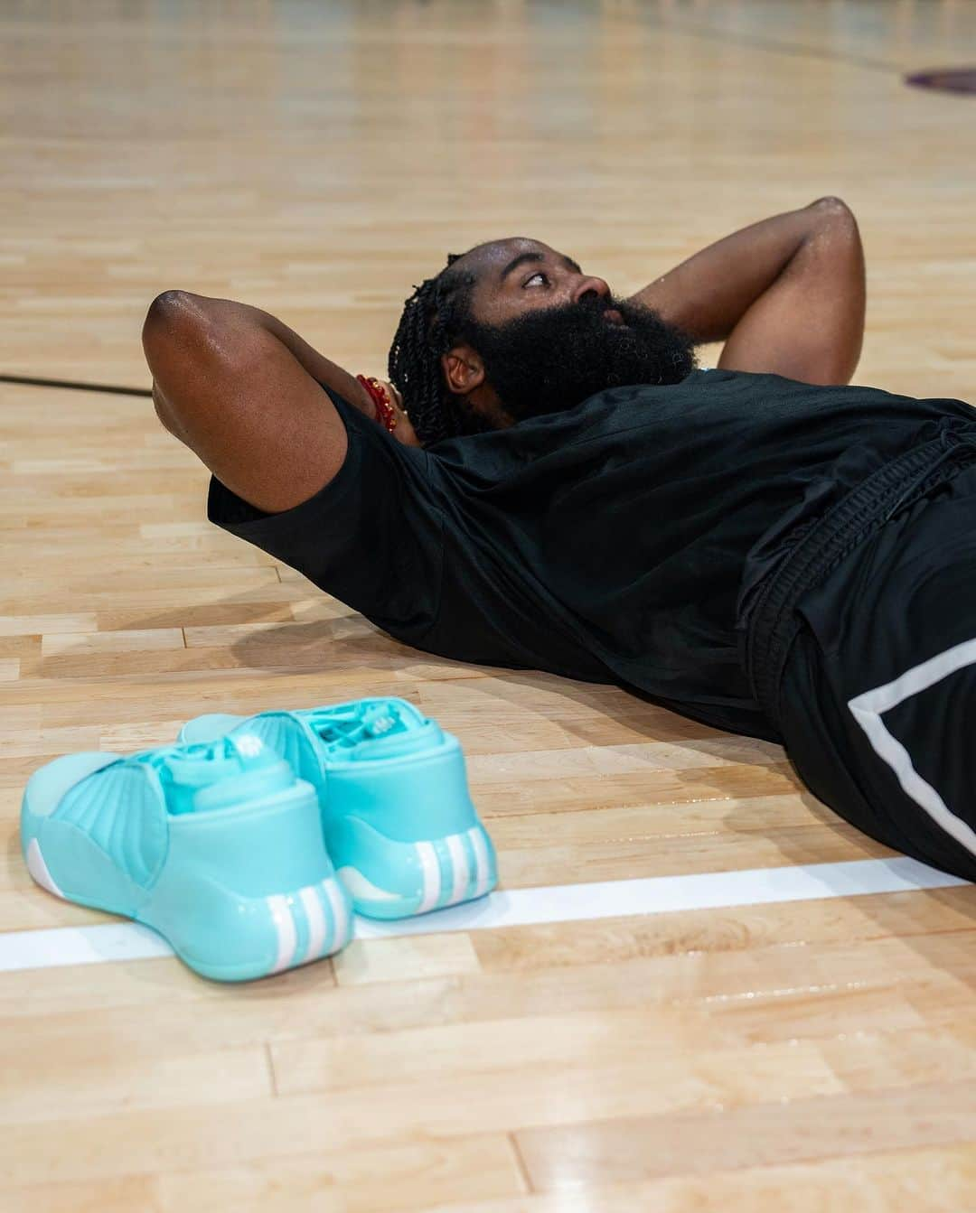 ジェームス・ハーデンさんのインスタグラム写真 - (ジェームス・ハーデンInstagram)「Tiffany Blue Different.  Harden Vol. 7 FLASH AQUA available on adidas.com and select locations.  #HardenVol7 #adidasBasketball」8月22日 9時04分 - jharden13