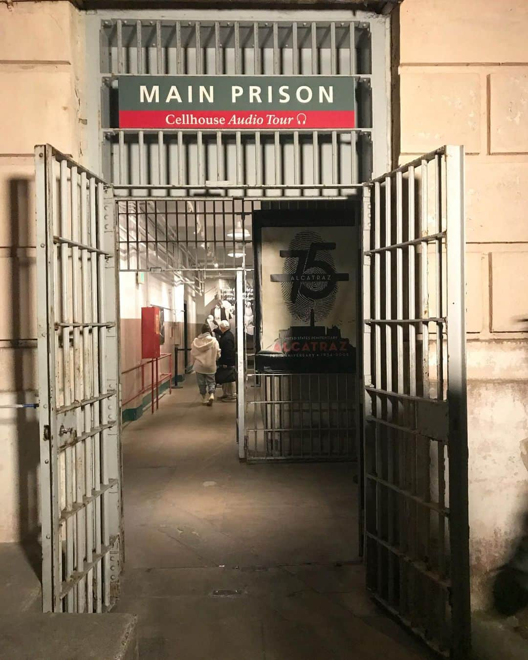 コートニー・カーダシアンさんのインスタグラム写真 - (コートニー・カーダシアンInstagram)「Alcatraz Island, San Francisco October 2017」8月22日 9時06分 - kourtneykardash