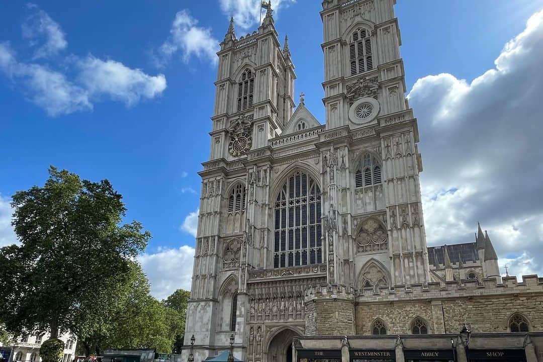ブルック・ヘンダーソンさんのインスタグラム写真 - (ブルック・ヘンダーソンInstagram)「London, England 🇬🇧🥰  St. James’s Park 🌸  Westminster Abbey 🙏🏻  Buckingham Palace 👑  London Eye 👀」8月22日 9時38分 - brookehendersongolf
