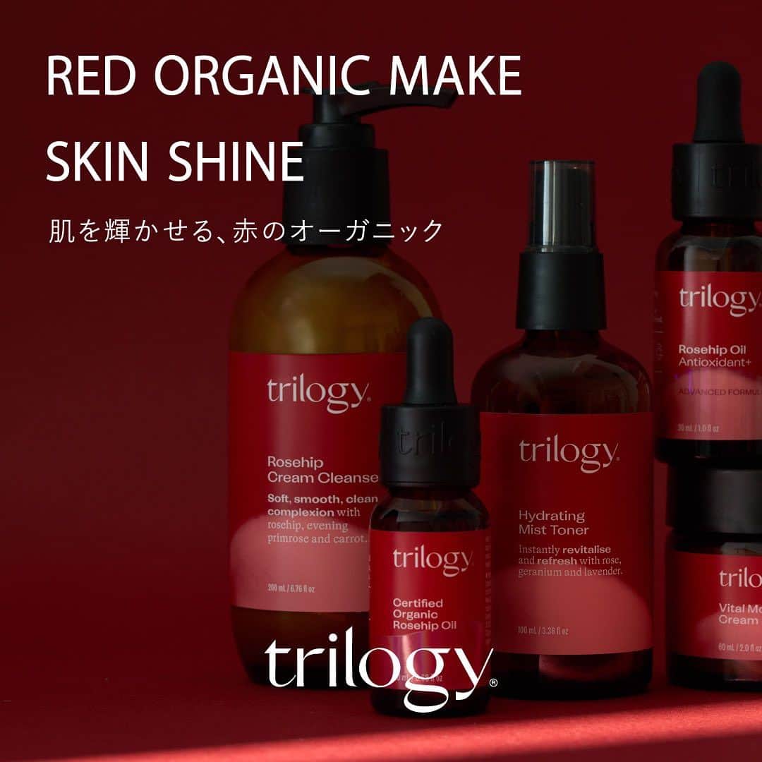 コスメキッチンさんのインスタグラム写真 - (コスメキッチンInstagram)「ずっと愛されてきた、“trilogy”がより身近になって再登場！  2002年ニュージーランドの姉妹がスタートさせたナチュラルスキンケアブランド。  肌を輝かせる、赤のオーガニック Red Organic Makes Skin Shine.  余分な化学合成成分は加えず、可能な限りピュアな植物成分を採用。 そんなこだわりの詰まった攻めのオーガニックの力強さと人を美しくする情熱を余すことなく肌へ伝えます。  9月14日の発売に先駆けて、本日8月22日より予約を開始。 予約でお得な特典がつくSPECIAL CAMPAIGNを行います。  キャンペーン概要は次の投稿よりご確認ください🌳  #CosmeKitchen #CosmeKitchen #コスメキッチン #trilogy #トリロジー #skincare #スキンケア #キャンペーン #naturalcosmetics #ナチュラルコスメ #自然派コスメ #newzealand #ニュージーランド #ニュージーランドコスメ」8月22日 10時00分 - cosmekitchen