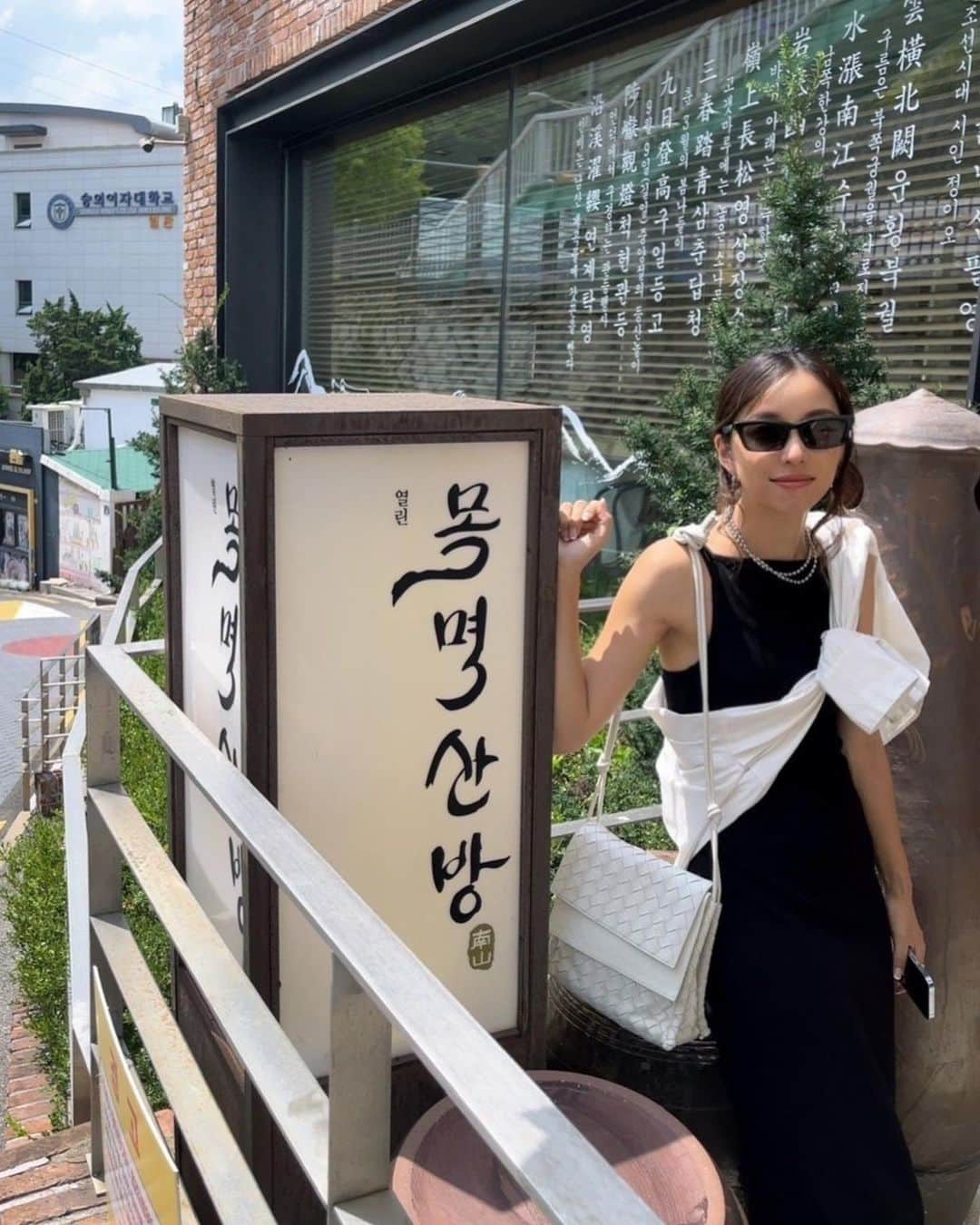 柏木亜季子さんのインスタグラム写真 - (柏木亜季子Instagram)「. 社員旅行で韓国へ🇰🇷 子なし旅行なんてもちろん初で 久しぶりに自分だけで動けて 好きに寝て好きに起きた2日間🥹 韓国ふれんずにも会えて嬉しかった！ 会社の一大イベントが終わって 抜け殻だったからこのタイミングで 旅行行けてよかった。笑  会社と子供達みてくれてた母に 大感謝です！  #korea」8月22日 9時53分 - a_k_i824