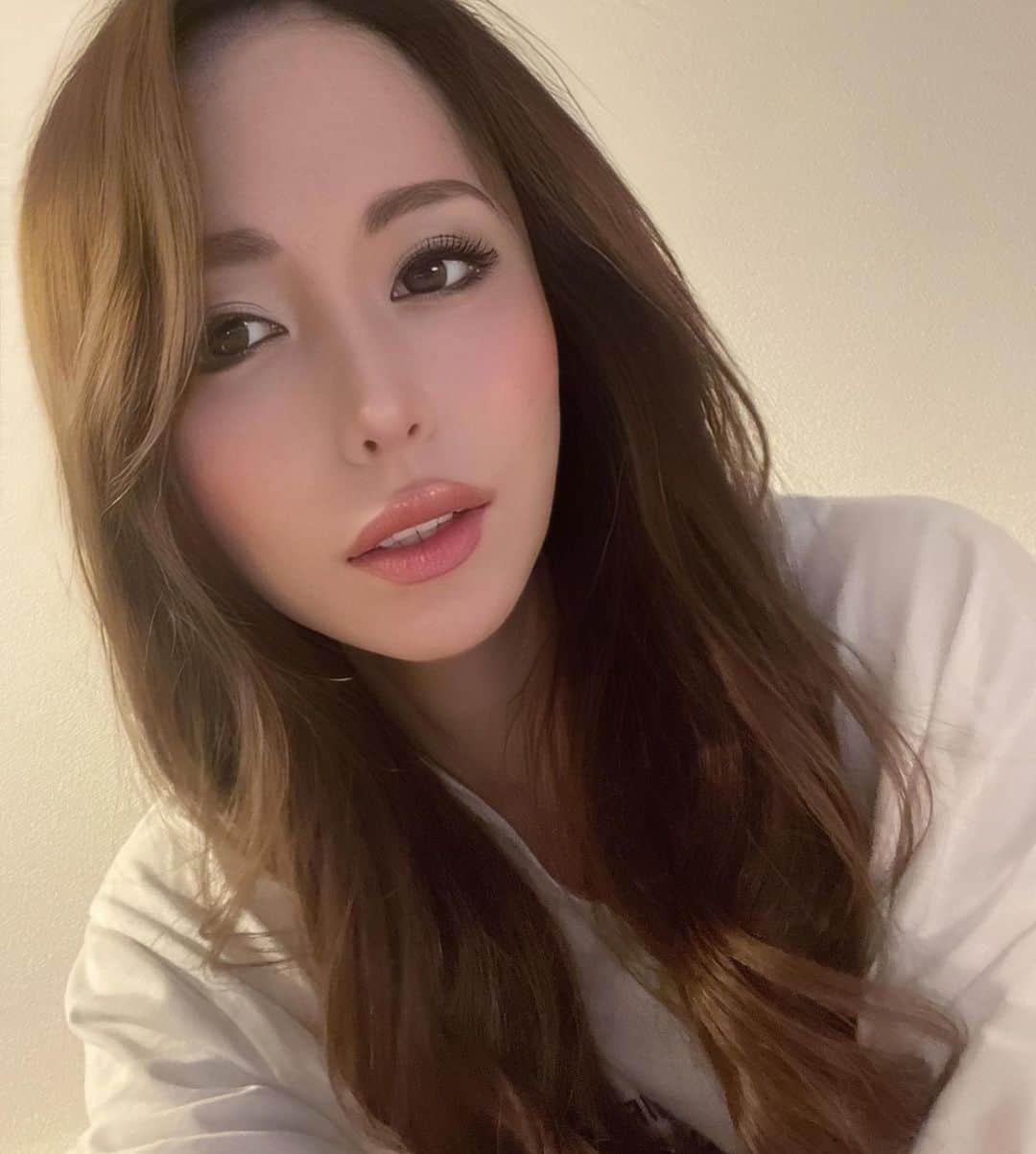 環結衣 のインスタグラム：「・ ・ 私7時半に起きてるの 意外でしょ😎 ・ おはようにゃあ」