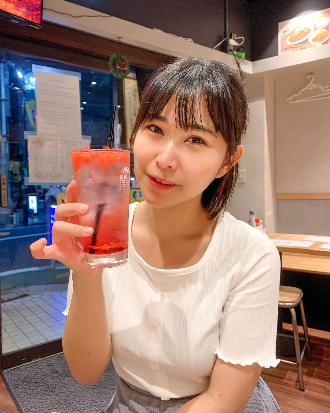 西村禮のインスタグラム：「暑い日はあぺたいと名物「紅しょうがサワー」で乾杯！！  美味しくてリーズナブル！ 下町のオアシス【あぺたいと】さん❤️  私は新しい上板橋店にお邪魔しました♪  店内は綺麗で明るく、とても心地よいです🤭 お酒がすすんじゃうね🍺  自慢の両面焼きそば、鉄板焼き、揚げ物、デザートなど盛りだくさん！  ぜひ、みなさん食べに行ってね☺️  PR @apetaito_kamitabashi #上板橋グルメ #板橋グルメ #上板橋居酒屋 #上板橋ディナー #上板橋飲み #あぺたいと #あぺたいと上板橋店」