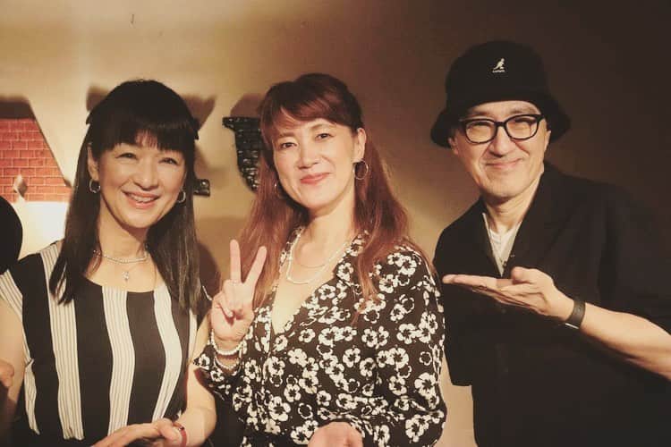増崎孝司のインスタグラム：「Mi-ke時代には殆ど話も出来なかった麻宮百さん(マミちゃん)とこうして一緒にライヴを演れるなんて！BB QueensとMi-keとは職人と秘書…みたいな感じで別世界の住人って感じでしたが、またこうして同じ思いを持つ音楽家として同じステージに立てて本当に嬉しく楽しかったです！ 素敵なピアニストの井上ゆかりさんとFrench jazz〜Brazilian, Bossa novaまで熱く、爽やかなライヴになりました！初めて出させて頂いた代々木NARUも居心地の良いクラブで、その場限りの音対話、最高に楽しめました♪ #麻宮百 #井上ゆかり #代々木naru #frenchjazz #bossanova」