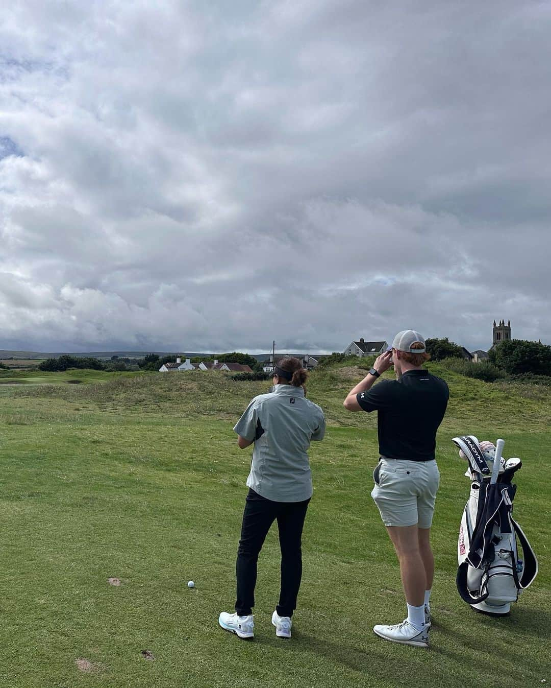 イリー・リーさんのインスタグラム写真 - (イリー・リーInstagram)「@@world_inv_golf #Ireland #guiness #golf #rain #wind #Dublin #belfast #northernireland #trinitycollegedublin #titanicmuseum #thetemplebar #mussendentemple #kellyscellarsbelfast 300years old bar」8月22日 10時45分 - ilheelee