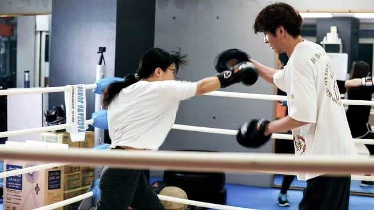小野木里奈さんのインスタグラム写真 - (小野木里奈Instagram)「_ 📢【お知らせ】 ABEMAで放送される 📺『LIFETIME BOXING FIGHTS 16』 8/24(木)17:45〜生中継 にゲスト出演させていただきます！🥊 @kakutou_abema . . ずっと憧れていたボクシング中継のお仕事。 決まった時には本当に嬉しすぎて…！！ . 昨日は、 番組スタッフさんの方々と 打ち合わせに行ってきました。 ボクシング業界に熱意がある方ばかりで お話を聞いていて私もすごく心が熱くなりました。 . ボクシングというスポーツ観戦 ならではの魅力を視聴者の方に 画面を通して伝えられるよう、 私も当日試合観戦を楽しみたいと思います🔥 . . . ￣￣￣￣￣￣￣￣￣￣￣￣￣￣ 📺 8/24(木)17:45〜生中継 『LIFETIME BOXING FIGHTS 16』 . ABEMAアプリにて無料生中継！ . ぜひおたのしみにっ ＿＿＿＿＿＿＿＿＿＿＿＿＿＿ . . . 📸 @tokyostory」8月22日 10時53分 - rina_onogi
