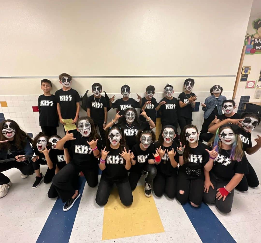 KISSのインスタグラム：「#KISSKids ROCK our world!! We LOVE these photos...keep them coming, #KISSARMY! www.KISSOnline.com/letters」