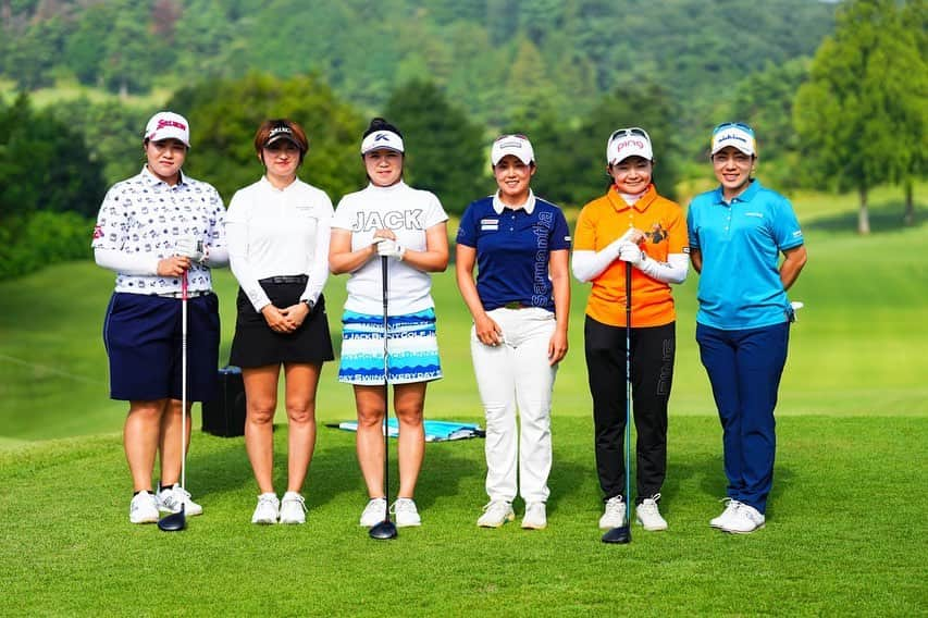 宮里美香のインスタグラム：「先日、8/19に行われた、 エイジックLADY GO CUP in とちぎ⛳️に出場させていただきました！！  大会を開催していただきました、 エイジック様、 ゴルフ場を提供してくれた、 セブンハンドレッドクラブ様、全ての関係者の皆様、 ありがとうございました！感謝です🥺  声をかけてくれた智恵さん、このような機会をいただけて本当にありがとうございました🥰　  今回が初めて有観客試合だったらしく、その大会に出場できたことがとても嬉しかったです！  久しぶりにギャラリーの皆さんの前でのプレーは、やっぱり楽しかったな〜🥳良い緊張感があって、最高でした！皆さん、とても暑かったのに会場までお越しくださって、本当にありがとうございました🙏  今回の試合方式は、ダブル戦で交互に打つオルターネトショットで、私のパートナーは、沖縄の先輩上原彩子さんでした❤️結果はイーブンパーでしたが、2人で楽しく色々と話しながらラウンドできたので良かったです😆  今後の #ladygocup がとても楽しみで仕方ないです🔥  試合中、息子の子守りをしてくれた旦那さんにも感謝しかないです🥺本当にありがとう❤️  #LADYGO #LADYGOCUP  #エイジック #セブンハンドレッドクラブ #初めての参加  #有観客試合 #とちぎ  #暑い中  #ありがとうございました #最後の #バーディー  #嬉しかった」