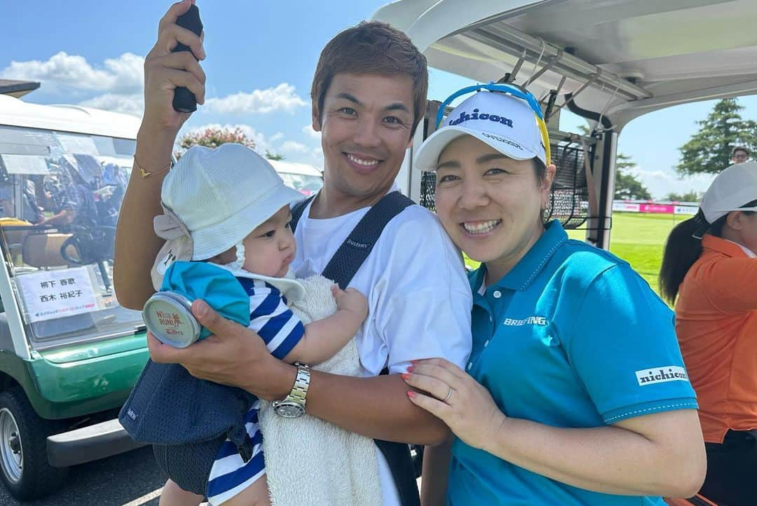 宮里美香さんのインスタグラム写真 - (宮里美香Instagram)「先日、8/19に行われた、 エイジックLADY GO CUP in とちぎ⛳️に出場させていただきました！！  大会を開催していただきました、 エイジック様、 ゴルフ場を提供してくれた、 セブンハンドレッドクラブ様、全ての関係者の皆様、 ありがとうございました！感謝です🥺  声をかけてくれた智恵さん、このような機会をいただけて本当にありがとうございました🥰　  今回が初めて有観客試合だったらしく、その大会に出場できたことがとても嬉しかったです！  久しぶりにギャラリーの皆さんの前でのプレーは、やっぱり楽しかったな〜🥳良い緊張感があって、最高でした！皆さん、とても暑かったのに会場までお越しくださって、本当にありがとうございました🙏  今回の試合方式は、ダブル戦で交互に打つオルターネトショットで、私のパートナーは、沖縄の先輩上原彩子さんでした❤️結果はイーブンパーでしたが、2人で楽しく色々と話しながらラウンドできたので良かったです😆  今後の #ladygocup がとても楽しみで仕方ないです🔥  試合中、息子の子守りをしてくれた旦那さんにも感謝しかないです🥺本当にありがとう❤️  #LADYGO #LADYGOCUP  #エイジック #セブンハンドレッドクラブ #初めての参加  #有観客試合 #とちぎ  #暑い中  #ありがとうございました #最後の #バーディー  #嬉しかった」8月22日 10時53分 - mikamiyazato_official