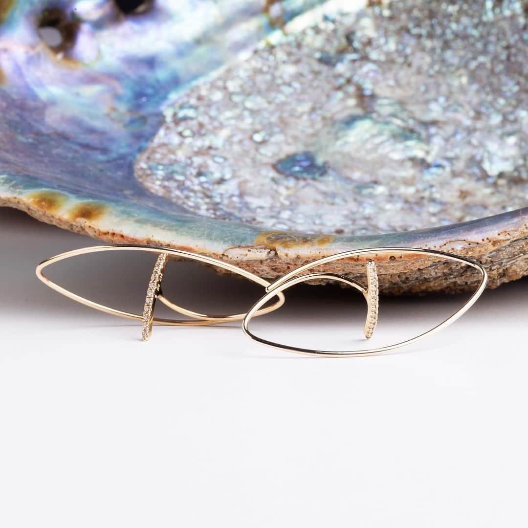 Hirotaka Jewelryのインスタグラム：「" GOSSAMER" DIAMOND BAR FLOATING OVAL EARRING #hirotakajewelry」