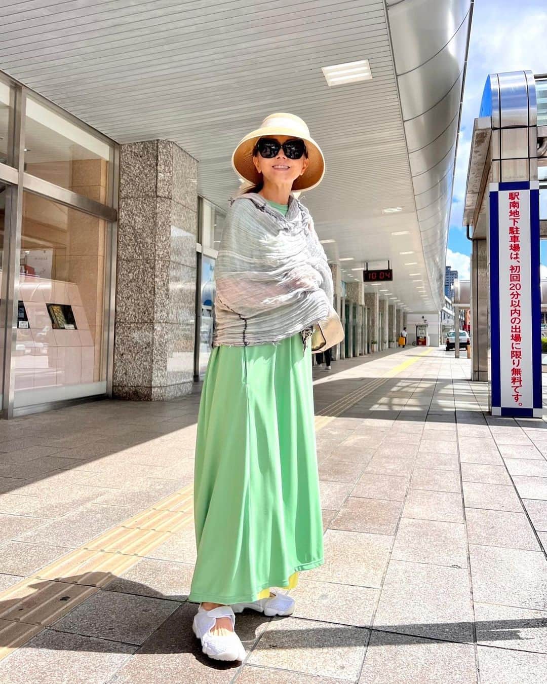熊谷真実さんのインスタグラム写真 - (熊谷真実Instagram)「東京行ってきます、  ともちゃんとこのワンピース。 涼しくてよかった  黄色の綿パンも涼しさ誘うー  遠鉄で買ったスカーフ もう一枚買えばよかったくらいに重宝してます なんとか木綿？ メイドイン日本 誰か分かったら教えて  #熊谷真実 #プレステージ京都 #普段着物コーデ  #お気に入りのスカーフ」8月22日 11時02分 - mami_kumagai310
