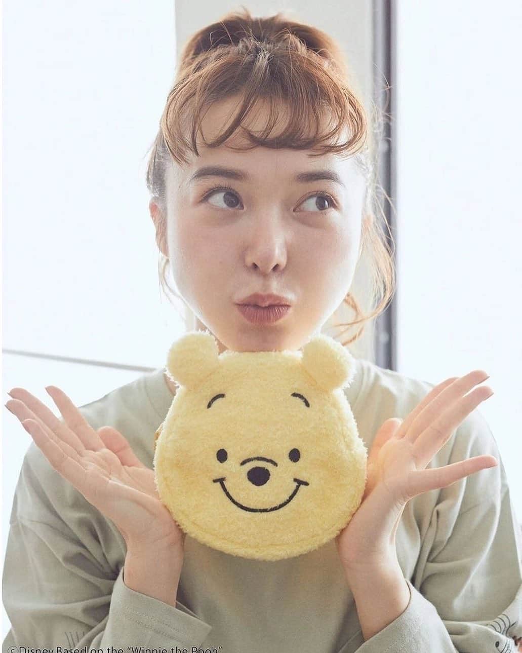 LOCONDO.jp さんのインスタグラム写真 - (LOCONDO.jp Instagram)「【earth music&ecology】  ■Winnie the Pooh/ポーチ （イエロー）  プーさんのお顔がふわふわのポーチになりました。 おもわずずっと触っていたくなるような触り心地も魅力ポイント◎  ✓https://onl.tw/RN2vHew  #earthmusicandecology #アースミュージックアンドエコロジー #ロコンド #locondo」8月22日 11時04分 - locondo_official