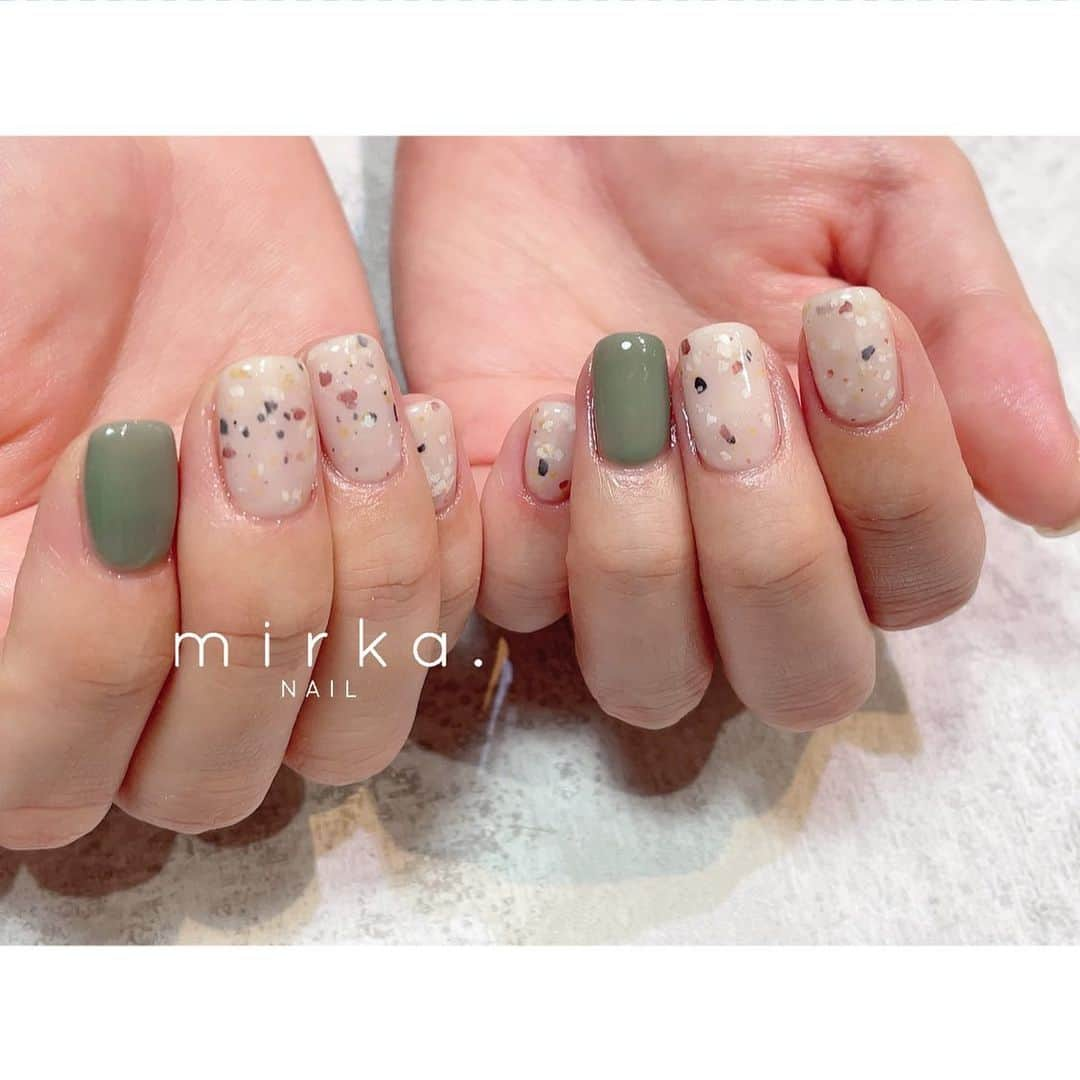 mirka. NAIL(ミルカネイル)さんのインスタグラム写真 - (mirka. NAIL(ミルカネイル)Instagram)「⁡ ⁡ ⁡ つぶつぶとグリーン𓅿 ⁡ ⁡ ………………………………………………………… ⁡ ご予約、お問い合わせは LINE ID⇒ @mirka.nail (@含む)まで。 ⁡ ご新規様はハイライトの「ご案内」と「ご予約方法」を必ずお読みいただいてからご予約くださいますようお願いいたします。 空き状況や詳細はLINEの投稿からご確認ください。 ⁡ ⁡ ⁡ ⁡ #mirkanail#nails#nail#nailart#naildesign #ショートネイル#ネイルアート#ネイルデザイン#ネイル#大人ネイル#シンプルネイル#オフィスネイル#ニュアンスネイル#ナチュラルネイル#カジュアルネイル#ショートネイルデザイン#美甲#夏ネイル#夏ネイル2023 #プライベートサロン#プライベートネイルサロン#東京ネイルサロン#東京ネイル#江東区ネイルサロン#森下#清澄白河 ⁡」8月22日 11時35分 - mirka.nail