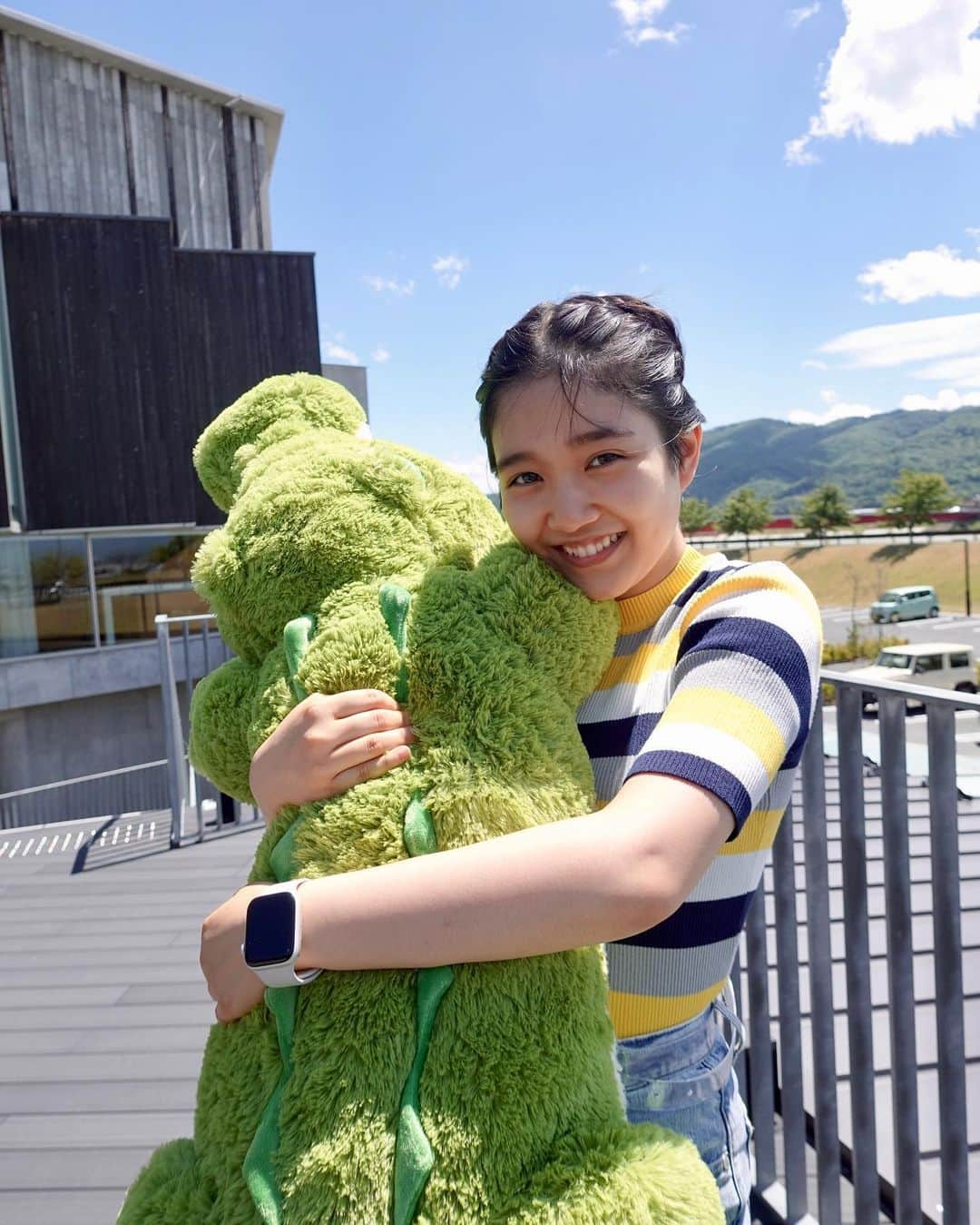 山崎玲奈のインスタグラム：「長野（上田）での思い出📷💭 ・ サントミューゼさんのワニちゃん🐊が可愛すぎてべりんさんと撮影タイム😍 ・ そして  #別所温泉 にも行ってきました〜❣️ とーっても癒されました♨️ ・  #ピーターパン2023   #岡部麟 さん  #長野   #サントミューゼ   #ワニ 🐊  #蕎麦 もめちゃくちゃ美味しかった😋🥢」