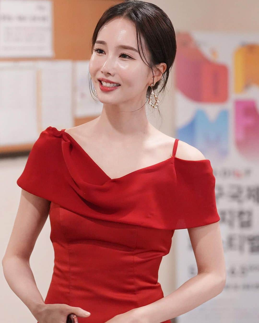 リンジさんのインスタグラム写真 - (リンジInstagram)「. 너무 감사했던 딤프, 뮤지컬 어워즈 때❤️  ‘영웅’ 설희로 참석하게되어 더욱더 뜻 깊었던 날❤️ #reddress#dimf#musical」8月22日 11時57分 - linzy_minji