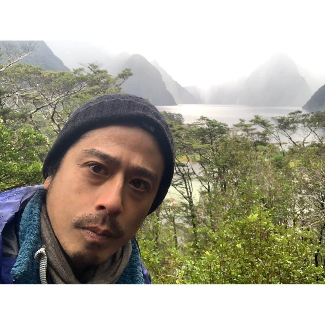 テレビ朝日「陸海空 こんな時間に地球征服するなんて」のインスタグラム：「. おはようございます🌞 本日もがんばります！ナ。」