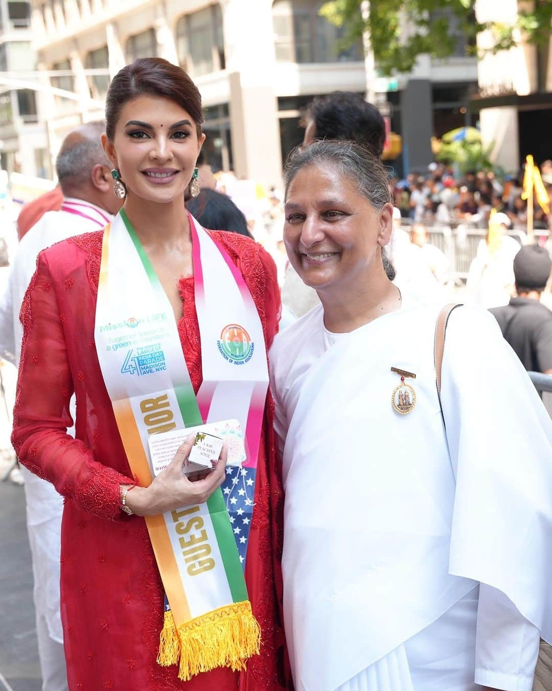 Jacqueline Fernandezさんのインスタグラム写真 - (Jacqueline FernandezInstagram)「Thank you for making me a part of the 41st India Day Parade in New York! It was truly an overwhelming moment ❤️ @federationofindianassociations 🇮🇳」8月22日 12時06分 - jacquelienefernandez