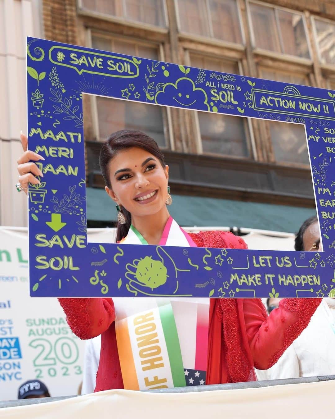 Jacqueline Fernandezさんのインスタグラム写真 - (Jacqueline FernandezInstagram)「Thank you for making me a part of the 41st India Day Parade in New York! It was truly an overwhelming moment ❤️ @federationofindianassociations 🇮🇳」8月22日 12時06分 - jacquelienefernandez