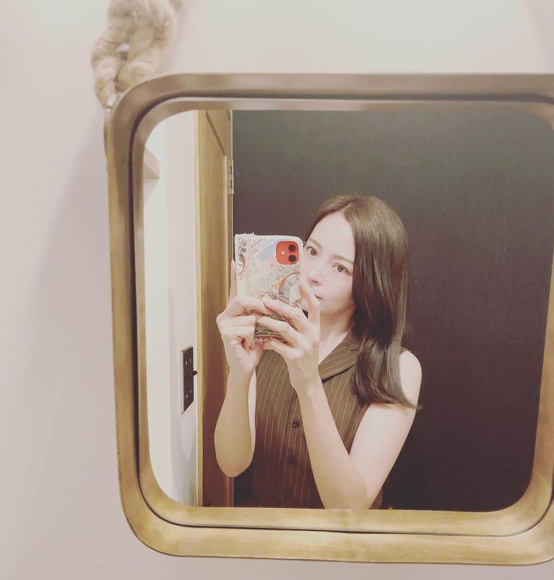 伊波紗友里のインスタグラム：「ヘアドネーションすると決めて 久しぶりに髪を伸ばしています  夏のドライヤーは苦行ですが もう少し頑張ります✨  #ヘアドネーション」