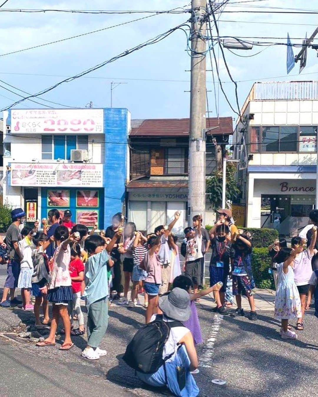 島崎直也さんのインスタグラム写真 - (島崎直也Instagram)「『おむすびの会 〜ママと地域の縁結び〜』主催 会場:MEGAドン・キホーテ　桐生店  電気を使わずに冷え冷えになる技を紹介する『ひえひえショー』と 太陽の光をためて暗闇で光る『ソーラーボールづくり』を実施しました🎉  『おむすびの会』の皆様、関係者の皆様、ご参加いただきました皆様、本当にありがとうございました！  #おむすびの会　#桐生 #MEGAドンキホーテ桐生店 #ドンキホーテ  #桐生市 #こども　#ワークショップ　#ショー #なおやマン」8月22日 12時05分 - naoyaman01