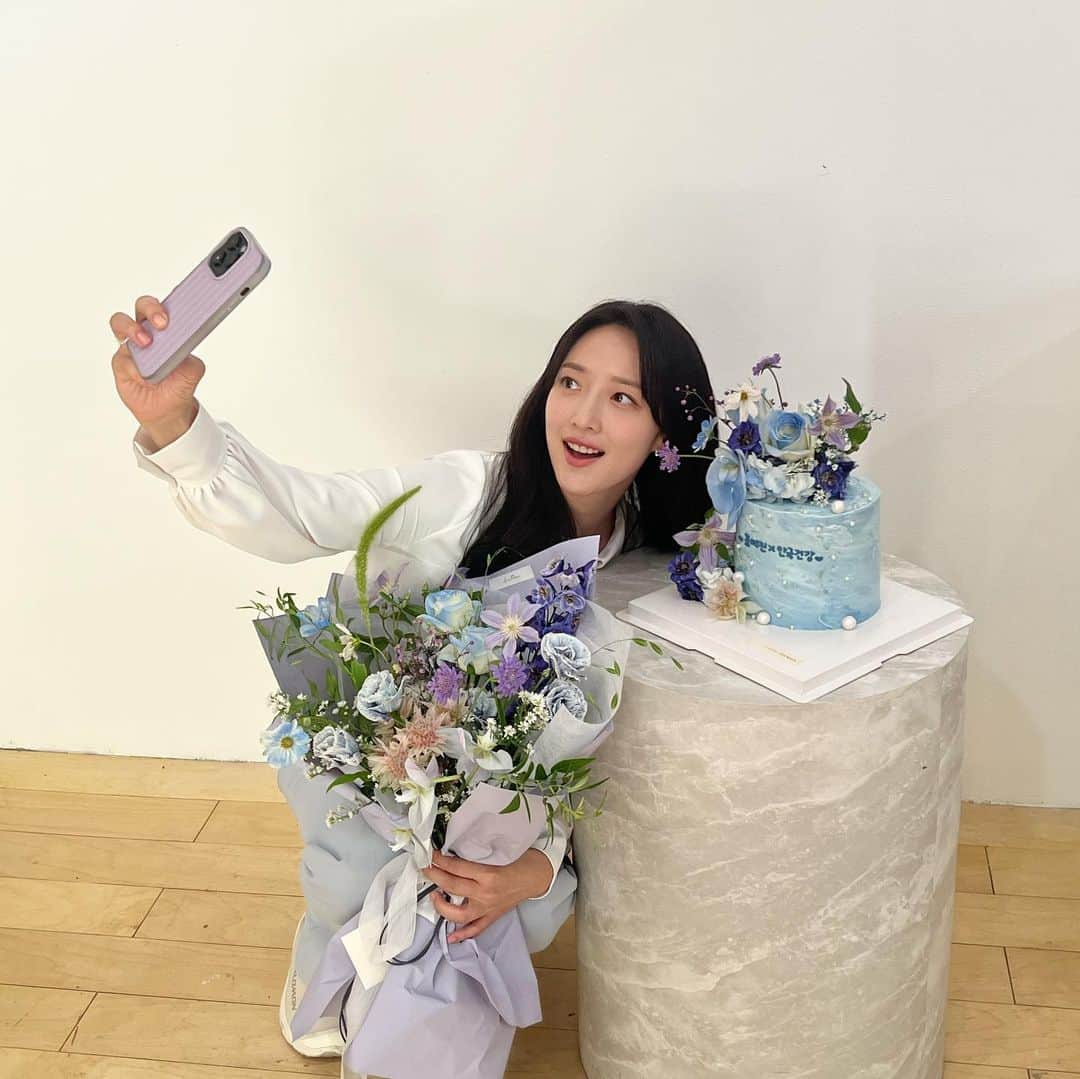 ピョ・イェジンさんのインスタグラム写真 - (ピョ・イェジンInstagram)「안국건강 고마 움🩵🩵」8月22日 12時12分 - yjiinp
