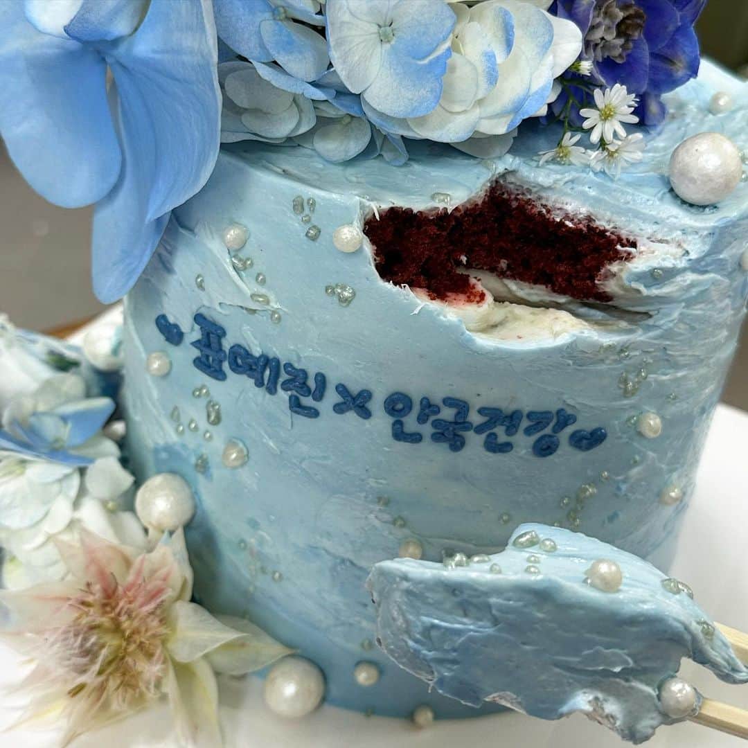ピョ・イェジンさんのインスタグラム写真 - (ピョ・イェジンInstagram)「안국건강 고마 움🩵🩵」8月22日 12時12分 - yjiinp