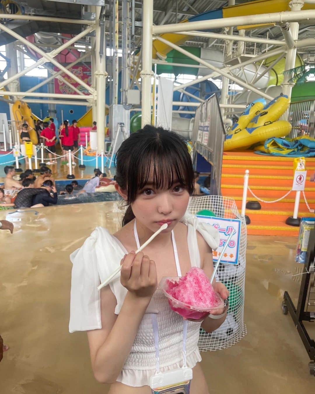 池未来実のインスタグラム：「プール行ってきました＾＾ 人が多かったからちょっと遊んで温泉行った😸  #05 #fyp #ljk #プール #水着 #夏休み」