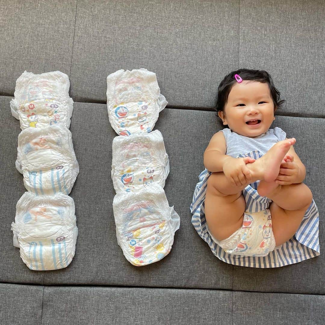 のインスタグラム：「.  11𝐌𝐨𝐧𝐭𝐡𝐬𓂃𓈒𓏸♡👶  もう来月1歳だよ💭  この前生まれたばかりの赤ちゃん👶だと思っていたのに、 早いって〜お祝いしなきゃネ㊗️   #生後11ヶ月 #女の子  #女の子のママ  #女の子ベビー  #baby  #赤ちゃん  #赤ちゃんのいる生活  #赤ちゃんのいる暮らし  #親子  #娘  #オムツ  #オムツアート  #コドモノ」