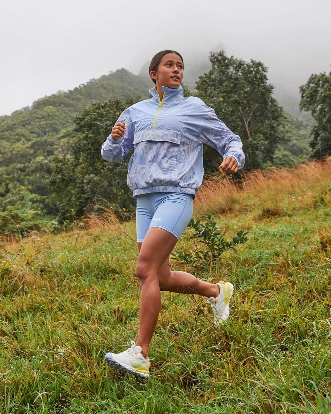 MizunoRunningのインスタグラム：「Become an endless explorer with Wave Daichi 7 ROXY, a powerful collaboration celebrating women's ability to make waves and move mountains🌊🏔️  Experience MIZUNO WAVE tech, Michelin rubber outsole, and adjustable fitting in this ultimate trail shoe🌲🏃‍♀️  #MizunoTrail #WaveDaichi7ROXY」
