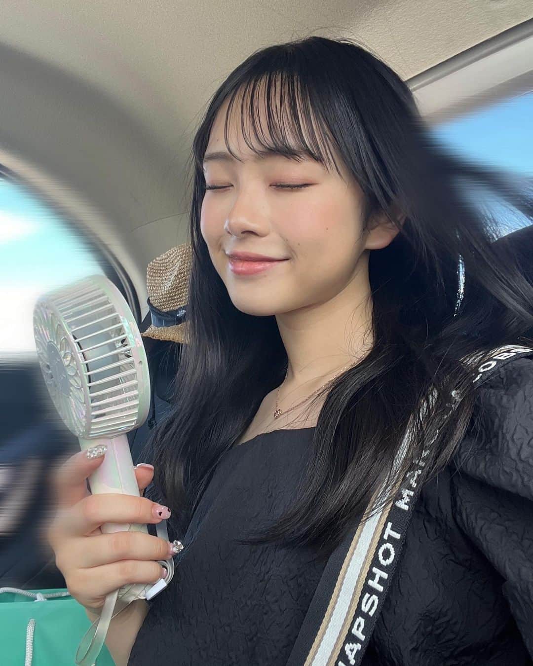 ひまひまチャンネルのインスタグラム：「🧊🧊🧊  最近ほんとに扇風機を開発してくれた人にめちゃめちゃ感謝したい😭  なんでこんなに天才なの！？   #ひまひまチャンネル #ひまひま #Francfranc」