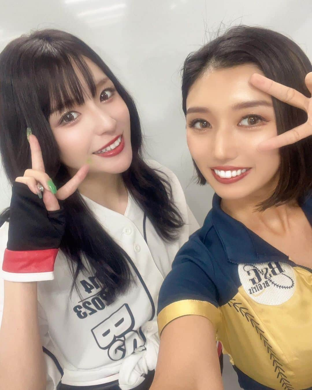 柴崎なおさんのインスタグラム写真 - (柴崎なおInstagram)「BsGirlsを創り上げてきてくれた 偉大な先輩方🥹💗💗  CHALさんのこの衣装と撮れるなんて🥹🥹🥹  本当に先輩方見てるとよー入れたなと思うくらい 綺麗で可愛くてかっこよくてセクシーで🥲🥲  本当に尊敬します、、 被ってない先輩方も優しくしていただき ありがとうございました💗  ずっとお会いしたかった方々も拝めて 人見知りで写真頼めなかったのが後悔です🥲  ストーリーにもあげたけど投稿にも残していきます💗 １週間くらい続くと思うけど許してね🤣  #bsgirls10th💎 #bsgirls #bsgirlsday #bsgirls2018 #bsgirls2023 #orixbuffaloes #cheergirls #baseballcheerleader #Bs2018 #Bs2023 #オリックスバファローズ #オリ姫 #野球女子 #プロ野球チア #nao_353 #京セラドーム大阪」8月22日 21時50分 - n_srin751