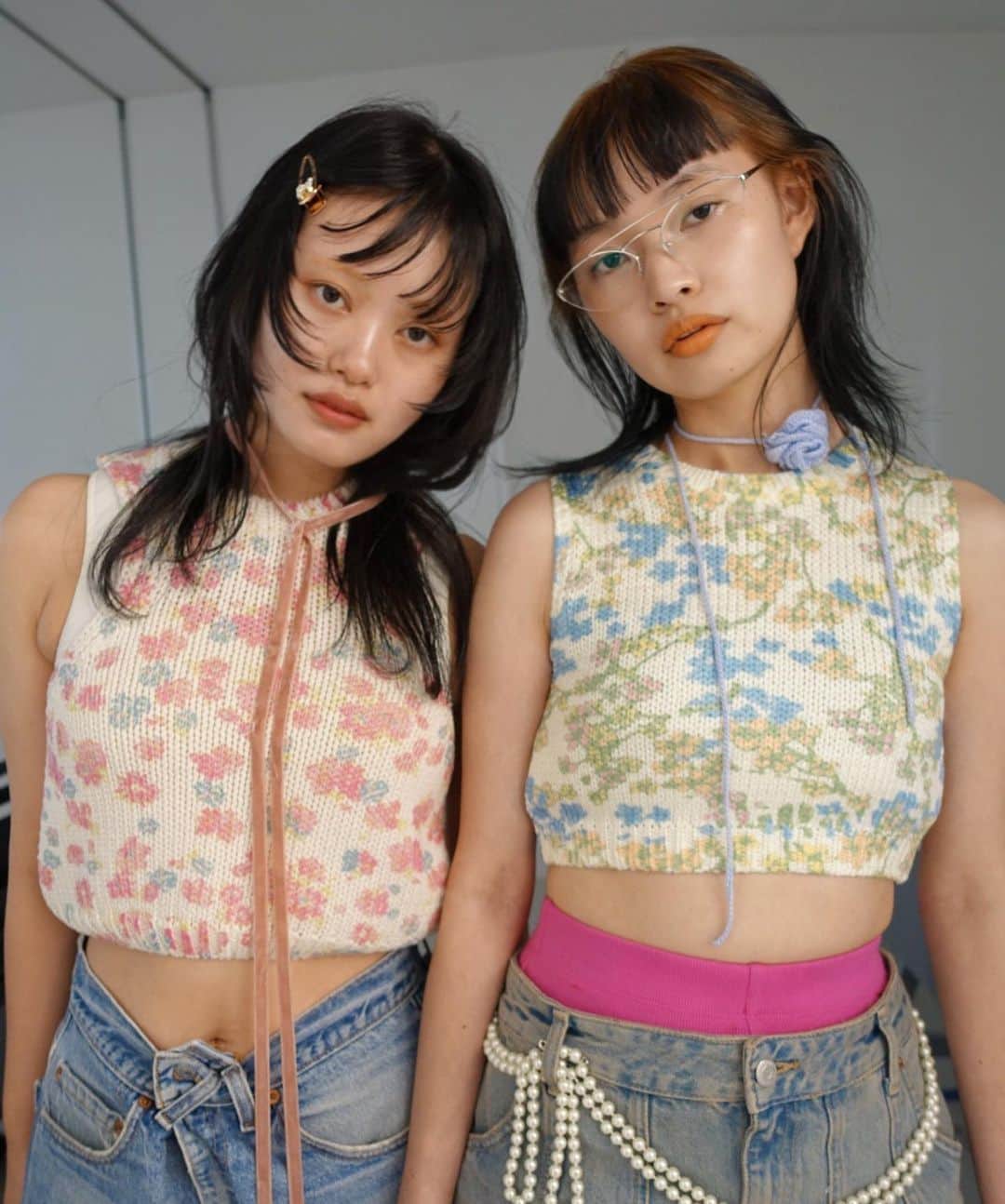 磯田 基徳のインスタグラム：「@enog_bymilbon  black seminar siki×LECO 今回は　@korin_lol とモデルさん一名ずつ担当しました。 sikiが思うnext black trend🖤 @soucuts にsikiらしい！！って言ってもらえたのが嬉しかった！ @korin_lol のstyle（右側）もめちゃくちゃ可愛かった❤️‍🔥 make.assistant @__7tsukiii__ @rin_siki_  camera fashion @korin_lol」