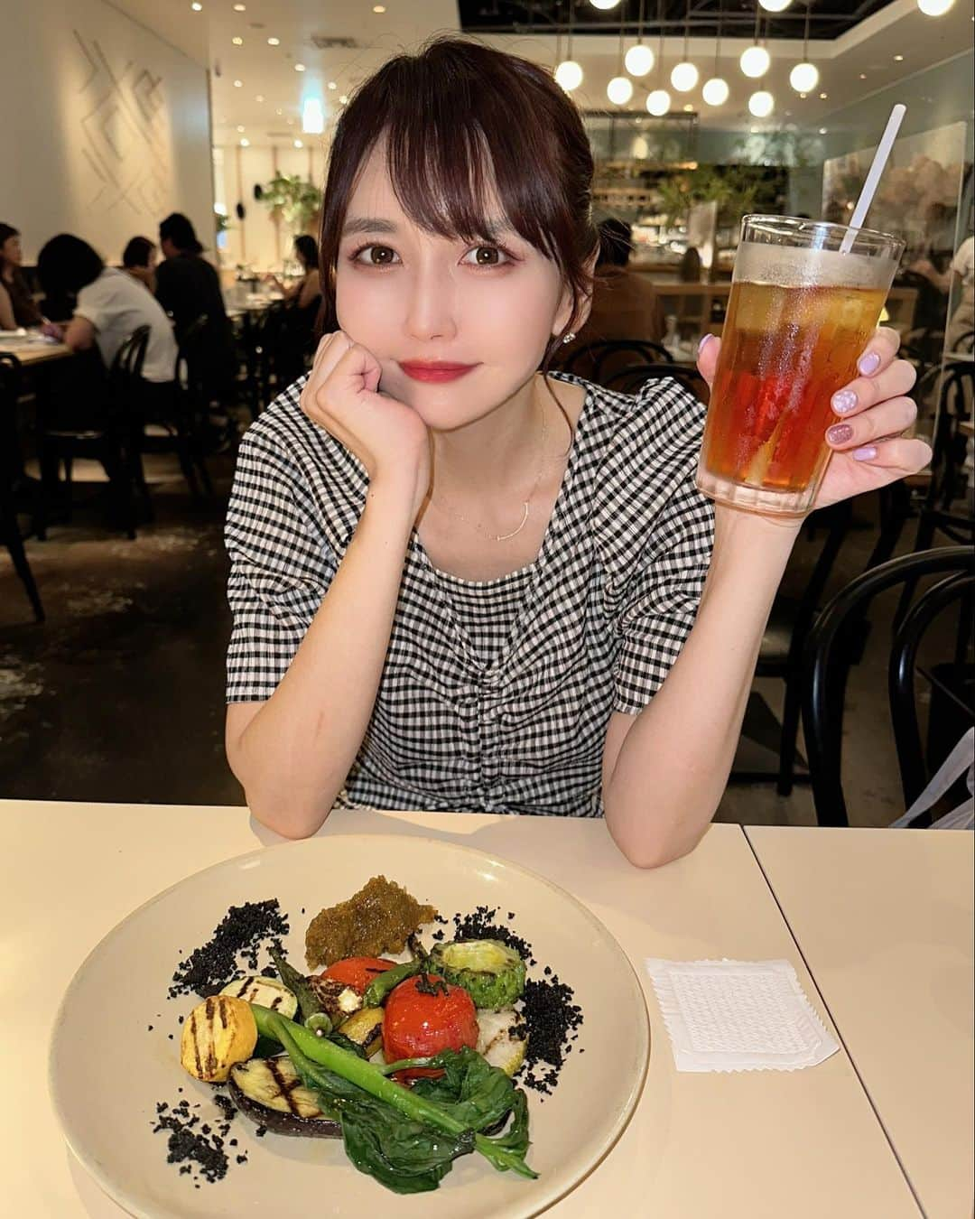 momoのインスタグラム：「新宿で夜ご飯😊 GARDEN HOUSE Shinjukuのごはん美味しすぎて大好き🥰  . #新宿#新宿newoman#新宿ディナー#新宿グルメ#gardenhouse #gardenhouseshinjuku #ガーデンハウス#新宿カフェ#新宿ランチ」