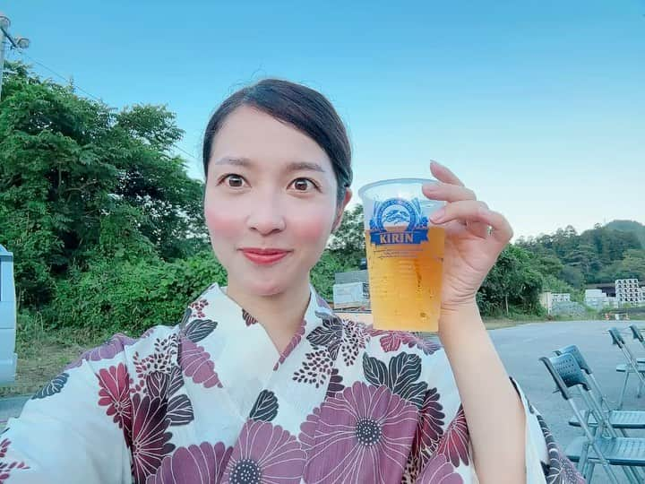 山下耀子のインスタグラム：「夏の思ひ出  やーっとこさ！浴衣が着れた😫💗 久々に自分で着ようと思ったらあせだくだくだったわ！  この浴衣歳をとっても着れそうな柄なので 大事に毎年着ていきたい気持ち〜〜〜☺️  #浴衣 #花火大会 #花火 #ビール #🍺 #🍻 #乾杯」