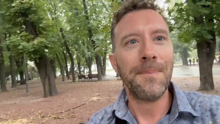 T・J・サインのインスタグラム：「Belgrade part 2.💕 And we are Up Up & Away again 😊」