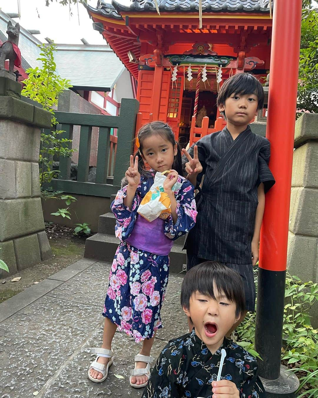 佐藤飛鳥さんのインスタグラム写真 - (佐藤飛鳥Instagram)「僕たちの夏休みを振り返らせておくれ！  110で今年ピッタリかな☺️なんて思ってた浴衣と甚兵衛が見事にちんちくりんだったけど、それ着てお祭りも沢山行ったし、髪も切ったし、お城も見た！  #やっほっほ夏休み　①」8月22日 22時04分 - s_asuka1278