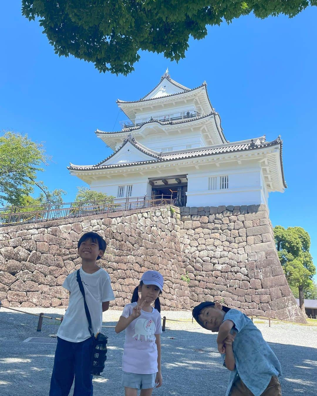 佐藤飛鳥さんのインスタグラム写真 - (佐藤飛鳥Instagram)「僕たちの夏休みを振り返らせておくれ！  110で今年ピッタリかな☺️なんて思ってた浴衣と甚兵衛が見事にちんちくりんだったけど、それ着てお祭りも沢山行ったし、髪も切ったし、お城も見た！  #やっほっほ夏休み　①」8月22日 22時04分 - s_asuka1278