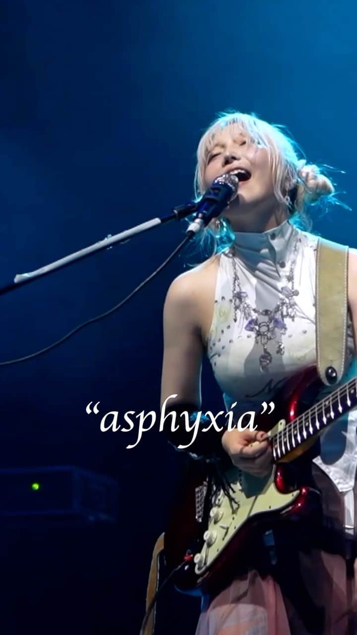 中村未来のインスタグラム：「絶対的に美しい時間にします  〝asphyxia〟 ┈┈┈┈┈┈┈┈┈┈ 🪷9月から全国ツアー開始🪷 チケットからプロフのリンクから  #coshulive #coshunie  #AX2023  #animeexpo #東京喰種re #tokyoghoul」