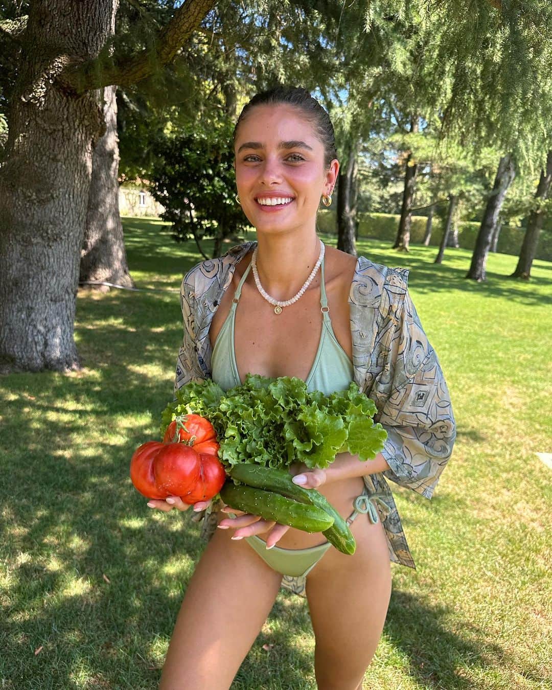 テイラー・ヒルのインスタグラム：「🍅 👧」