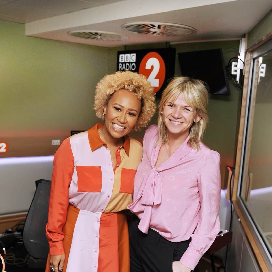 Emeli Sandéのインスタグラム：「Excited to announce my new single ‘There For You’ will get its worldwide launch on The Zoe Ball Breakfast Show on @bbcradio2 tomorrow morning! Tune in from 8am ✨」