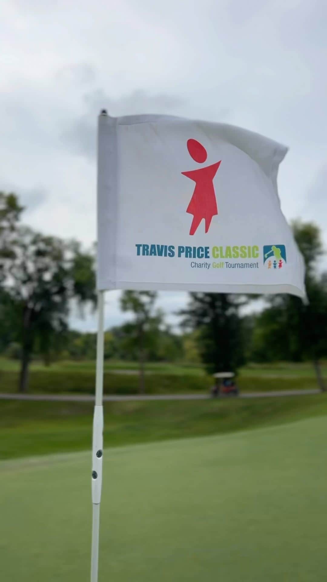 ローラ・ヴァンダーヴォートのインスタグラム：「The 14th edition of the Travis Price Classic is in the books. This year we donated over $270,000 to @tnyouthfdn to support Camp Manitou. Another incredible event reconnecting with those who knew and loved #TravisPrice and sharing a bunch of laughs along the way.   Congratulations @adamcoates4 @tayjay05 @cohanny @richelleetoile & the entire team on a wonderful event for an incredible cause!」
