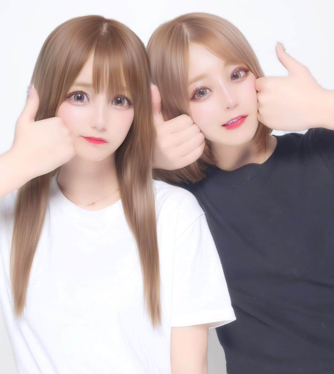 こなんのインスタグラム：「. . お揃いカラーの記念に プリ撮ってきた👭🫶 最近のプリ機は目がデカくなりすぎて 逆に盛れてないところであるね  いろんなかすこなを愛してね  素敵なカラーにしてくれて ありがとうございました〜！ @lewinxiaochi   #銀歯見えて萎えた」