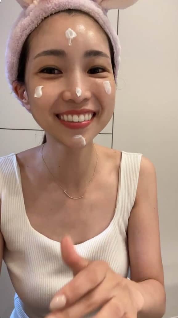 喜田彩子のインスタグラム：「2023.08.22 スキンケアLive ⁡ ⁡ 息子が合宿中なので久しぶりに のんびりスチーマーあてながら フェイシャリスト トリートメント マセでクレンジング♡ ⁡ からの酵素洗顔作り！ 明日は腕の筋肉痛間違いなし💪🏻🔥 ⁡ ⁡ サロンケアを体験できるトライアルプランが 通常1500円（税込)のところ予約コードを使うと 500円（税込）で体験できるので是非行ってみてねっ💕 ⁡ 予約コード：【ka2304】 2023/10/31 予約分まで @cbon_jp のプロフィールにあるURLから予約できます ⁡ ⁡ #シーボン」