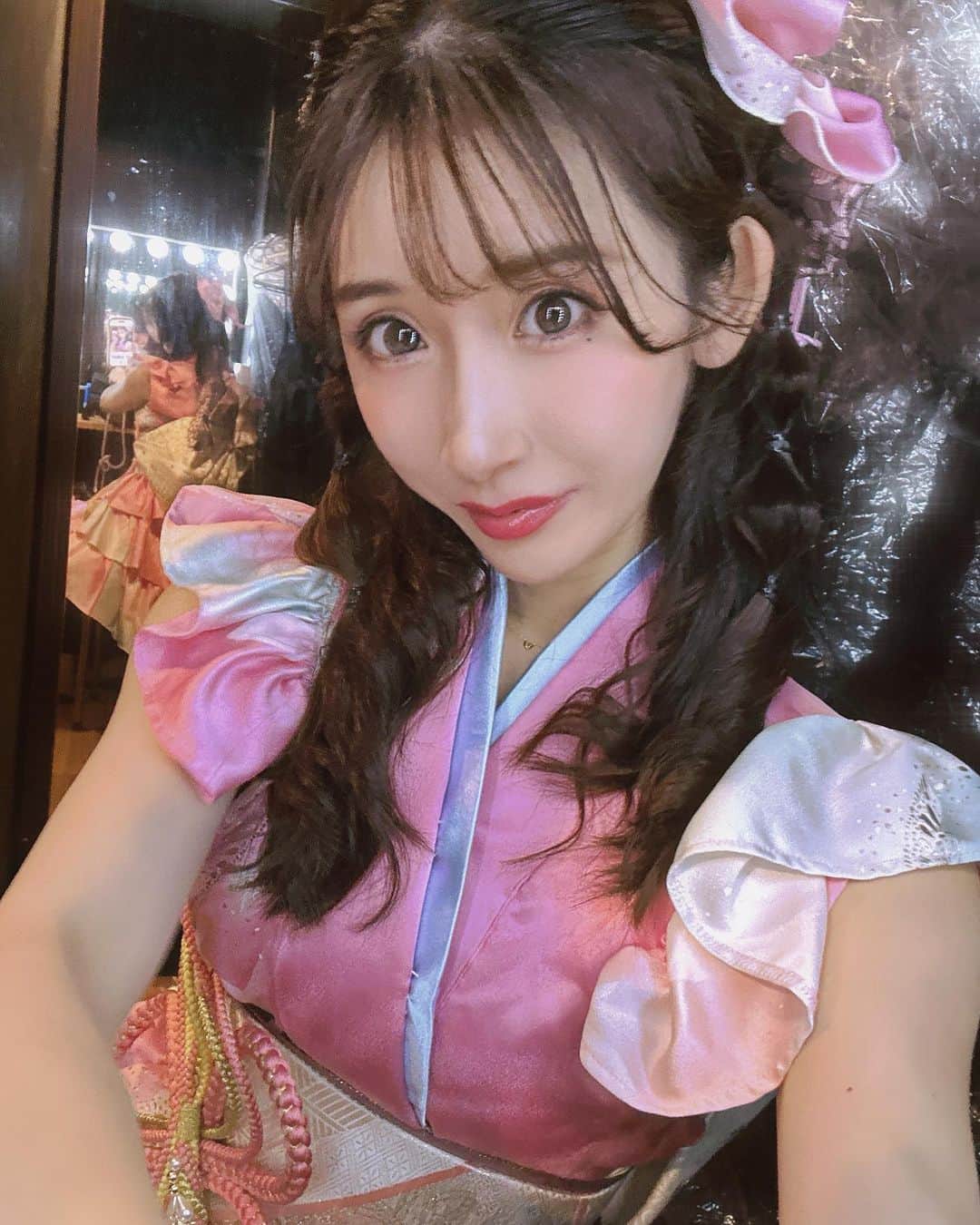 小原春香のインスタグラム：「皆様に支えられて、８月頭は無事、主催LIVE終えられました♡ ・ 幸せすぎる時間をありがとうございました♡ ・ 次の主催は冬かなぁ⛄？  《ココ・シャネル様のお言葉》 「粗末に着飾れば、服が記憶に残ります。完璧に着飾れば、それを着こなす女性が記憶に残るもの」  #アイドル #アイドル衣装  #ライブ　#アイドルグループ #和服　#お着物　#ドレス　#pink」