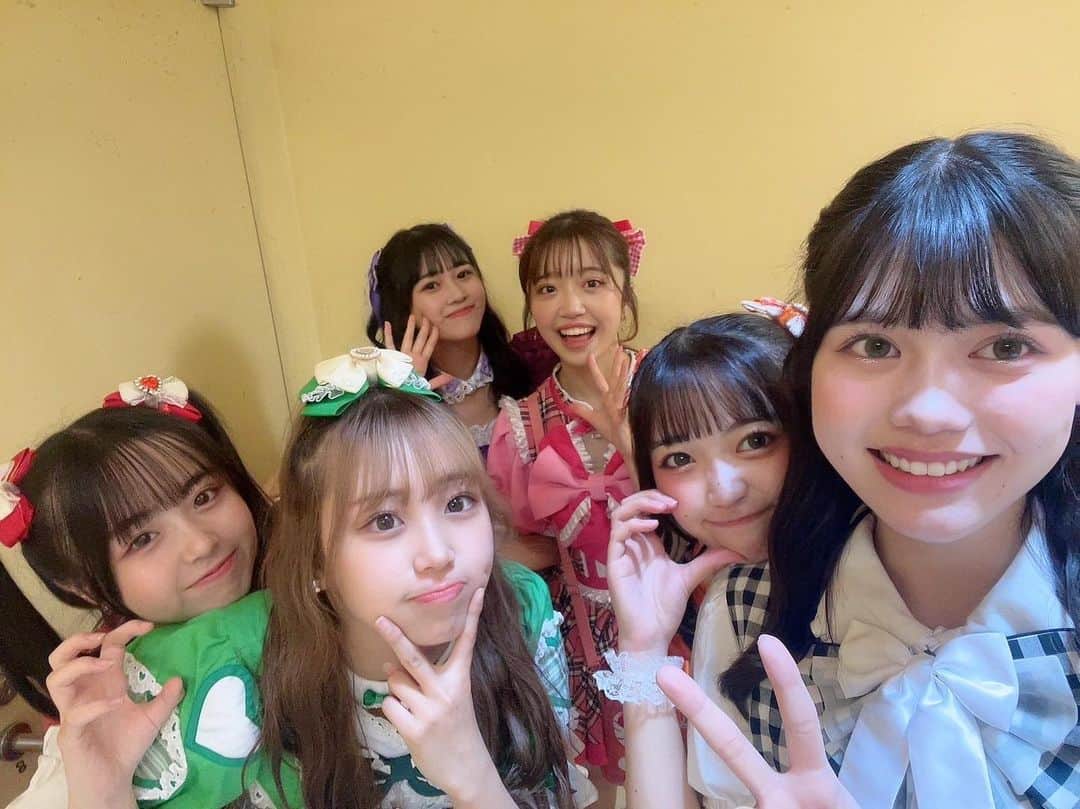 PureGiのインスタグラム：「💎2023.08.20💎  『MARQUEE祭mini Vol.165』に来てくださったみなさんありがとうございました！✨ ※ANNは諸事情により撮影時欠席しております  3度目の出演！！いつかはMARQUEE本選の出演を目指して…！！！🥹  次のライプはこちら！⏬  2023年8月24日(木) 8月ラスト定期無料単独ライブ決定！👏🌈  "浴衣公演"👘 ✨  ★スケジュール★ 17:40~18:00(20)OPEN 18:00〜18:30(30) LIVE 18:40〜19:50(70)特典会 ※1回公演のみです！  チケット販売中です！みなさんぜひお待ちしております💎🧚‍♂️  .˚⊹⁺‧┈┈┈┈┈┈┈┈┈┈┈┈‧⁺ ⊹˚ #PureGi #ぷれっぢ #アイドル #アイドルグループ #MIYU #RINA #AIRI #ALICE #MOEKA #ANN #KIRARI  #JC #JK #JKブランド #2023   #アイドルヘア #ピンク髪 #茶髪 #黒髪 #ツインテール #ハーフツイン #ポニーテール」