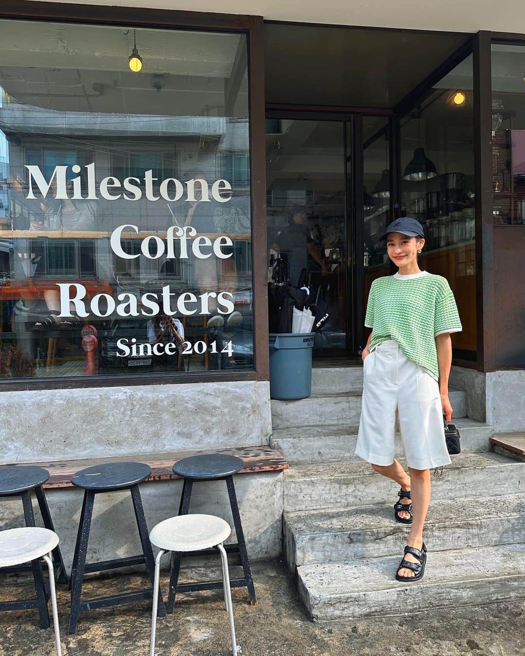 小梶恵莉さんのインスタグラム写真 - (小梶恵莉Instagram)「. 友達に教えてもらったカフェが 可愛かった〜🤍  大昔留学中毎日なくらい ホストマザーがapplecrumbleアイスのせを デザートに作ってくれてて 大好きやったなぁと懐かしくなった☺️  #korea#韓国トリップ」8月22日 22時34分 - eri3580